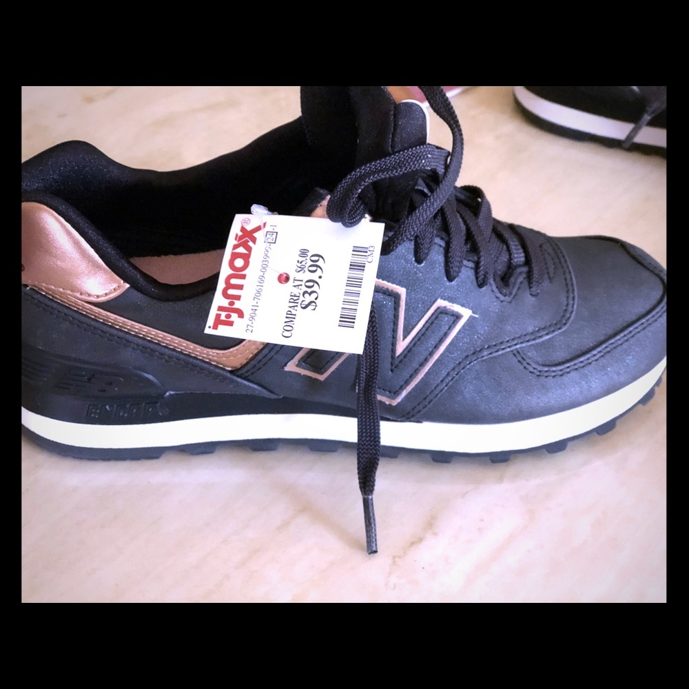 (NW) New Balance shoes Rose gold and Black